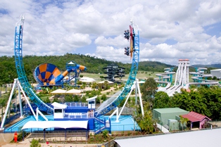 Panorama of Wet'n'Wild Water Park - © 2007 Warner Village Theme Parks